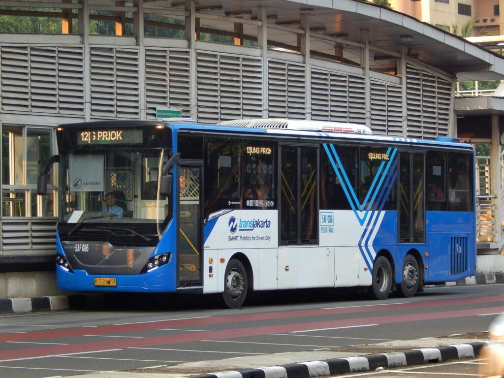 Geger Instagram TransJakarta Tampilin Unsur Porno, Netizen: Promo Kejujuran