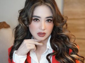 Dewi Perssik Bantah Rully Selingkuh