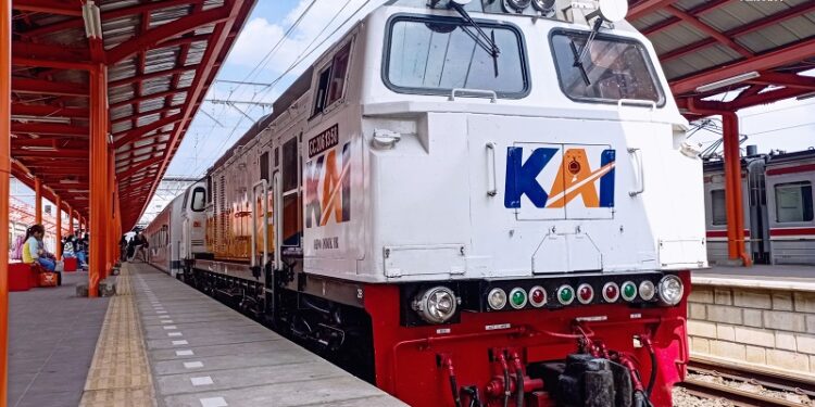 Tiket Kereta api ngabuburit di jalur kereta api KAI