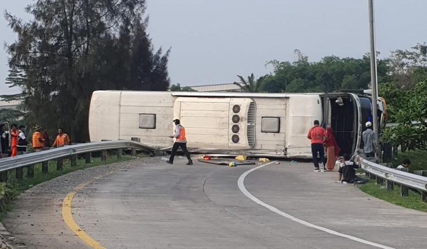 Kecelakaan Bus di Cipali PO Handoyo