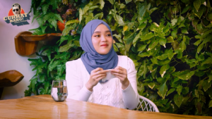 Putri Delina Curhat