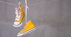Sepatu bahan kanvas