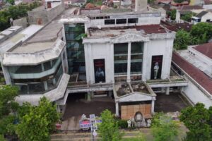 Wisata Rumah Hantu Lawang Sukmo Solo