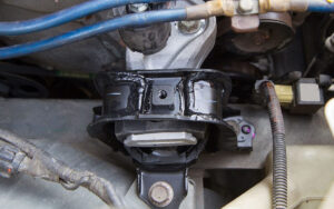 engine mounting mobil