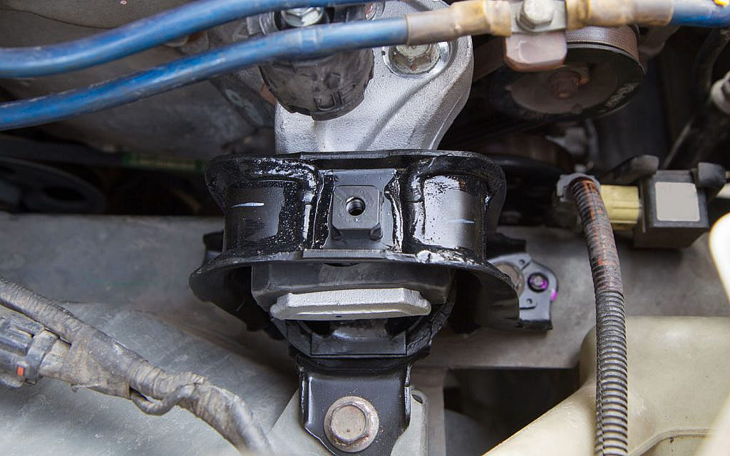 engine mounting mobil