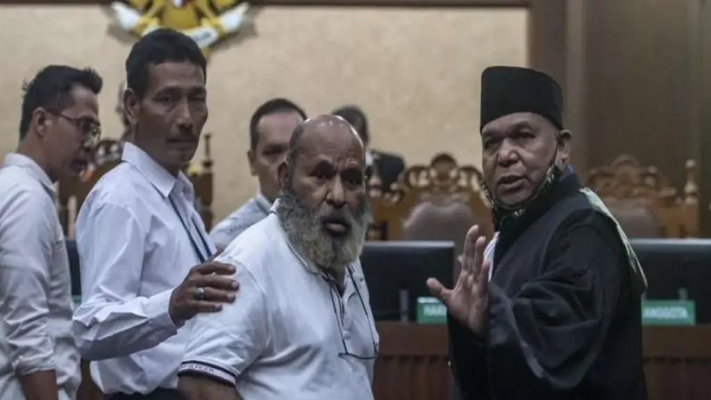 lukas enembe meninggal dunia