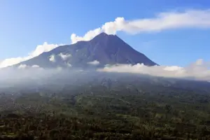 pendaki gunung marapi