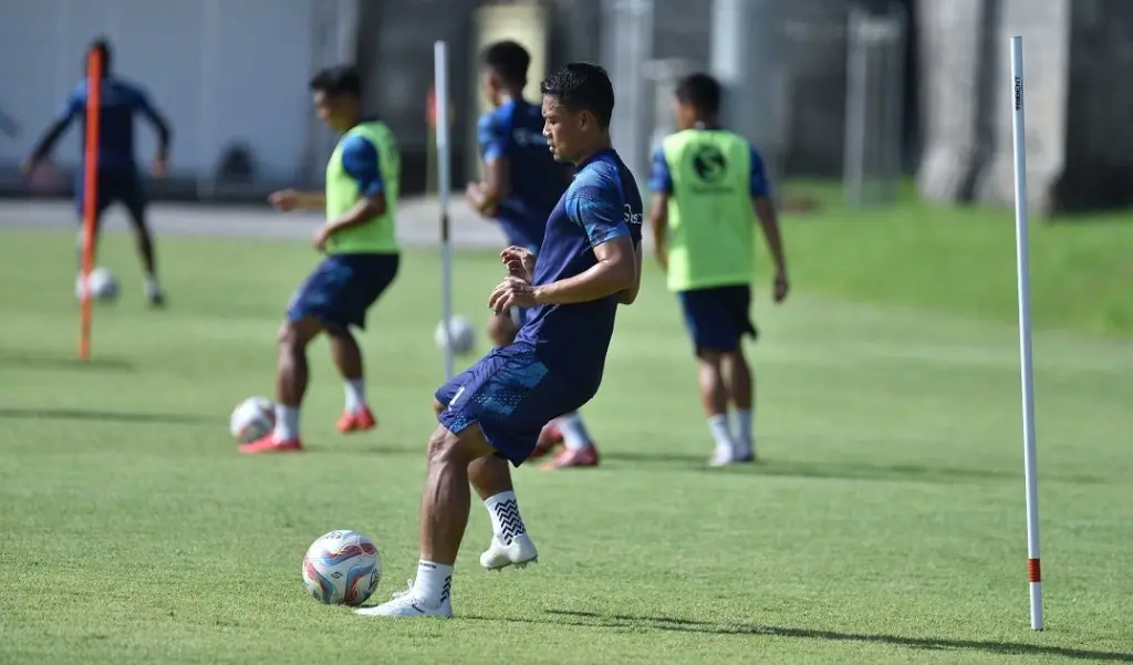 persib vs bali united latihan
