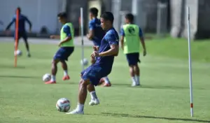 persib vs bali united latihan