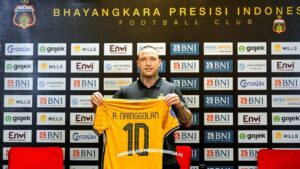 Radja nainggolan debut