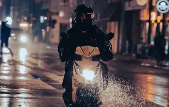 tips berkendara motor
