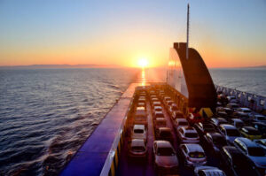 traveling mobil kapal pelni