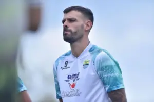 Diisukan Akan Gabung Malut United, Gelandang Persib Buka Suara