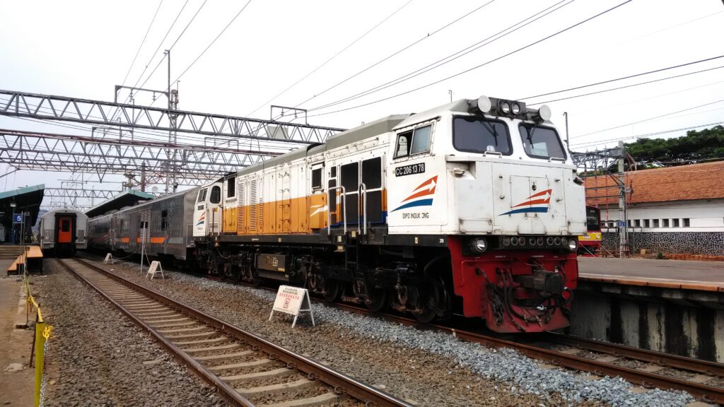 Kereta Api Turangga