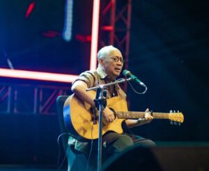 Lagu Ebiet Berita Pada Kawan Mahfud