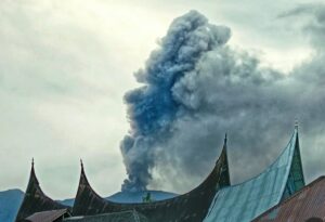 Gunung Marapi Erupsi