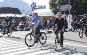 Jokowi Sarapan di Warung Gudeg AHY
