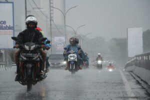 Waspada Hujan di Tengah Kemarau