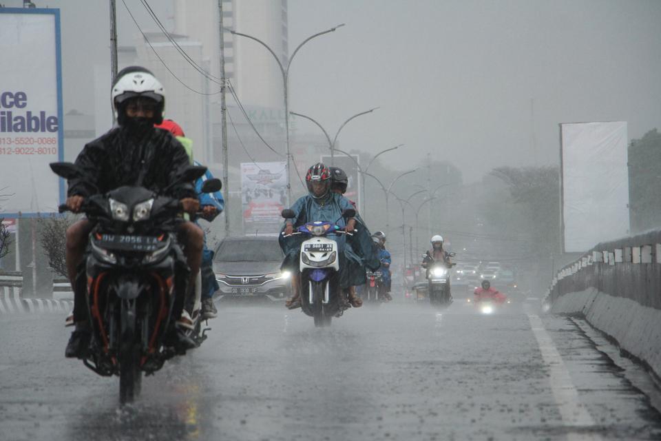 Waspada Hujan di Tengah Kemarau