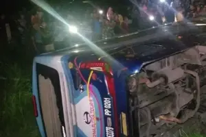 bus kecelakaan tol ngawi
