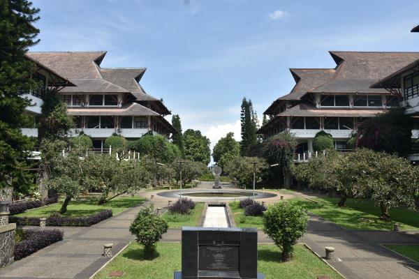 ITB Wajibkan Mahasiswa Penerima Beasiswa UKT Bekerja Paru Waktu