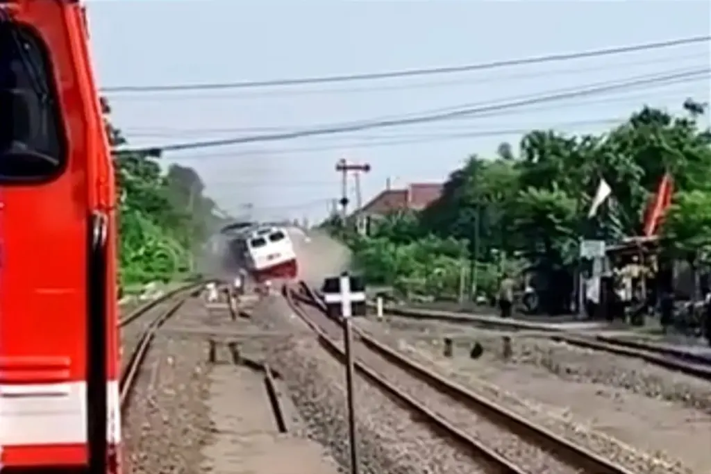 KAI Kereta Anjlok