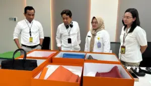 Kejagung Lelang Tas Mewah Istri Benny Tjokro