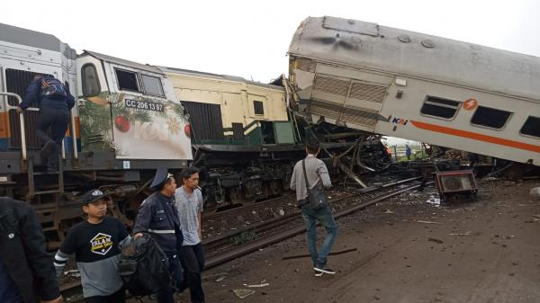Tabrakan kereta api terjadi antara KA 350 Commuter Line dan KA 66 Turangga di Petak Cicalengka, Haurpugur, dekat sinyal masuk pihak Haupugur, Jumat (5/1/2024)