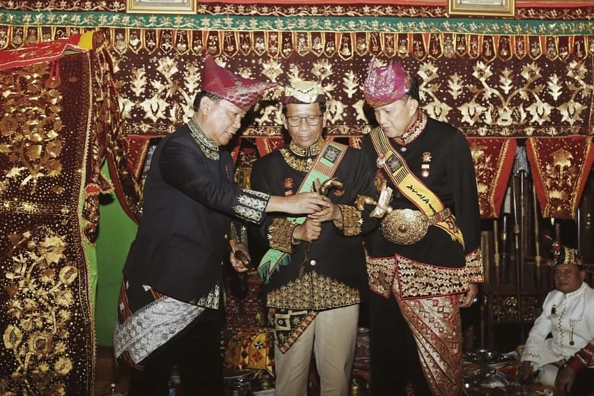 mahfud md gelar adat