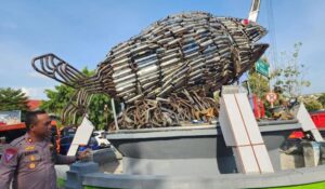 patung knalpot