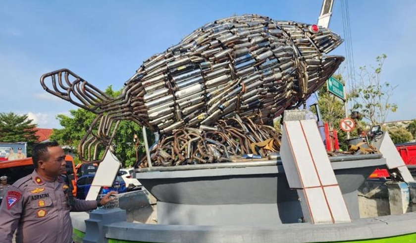patung knalpot