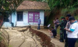 19 Daerah Rawan Pergerakan Tanah di Jawa Barat