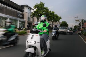 sewa motor listrik grab gojek (2)