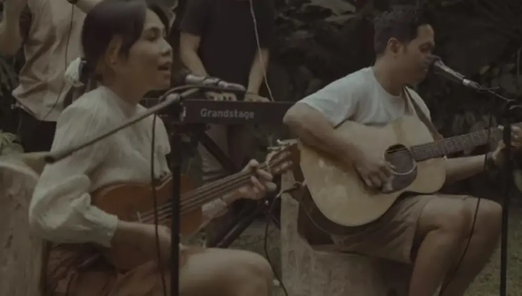 lirik soal kita suara kayu versi live session