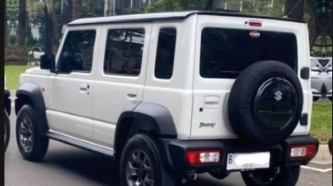 Suzuki Jimny 5 pintu