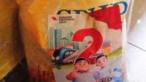 beras Bulog stiker Prabowo Gibran