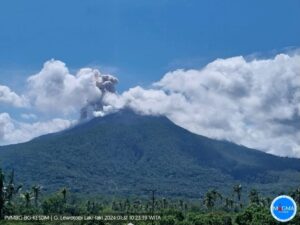 Gunung Ili Lewotok Erupsi