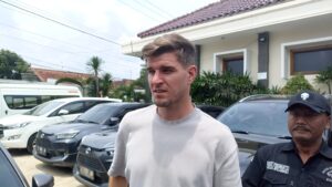 Nick Kuipers Luangkan Waktu Untuk Saksikan Duel PSM versus Dewa United