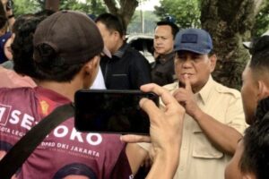 Prabowo Ziarah ke Makam Ibu