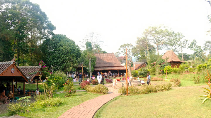  Waroeng Kopi Klotok Cisarua