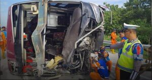 Kecelakaan Bus Kader Hanur