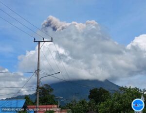 Gunung Ibu Erupsi