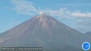 Gunung Semeru Erupsi