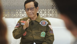 mahfud mundur