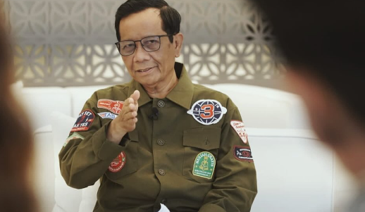 mahfud mundur