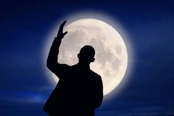 cari fakta tentang bulan