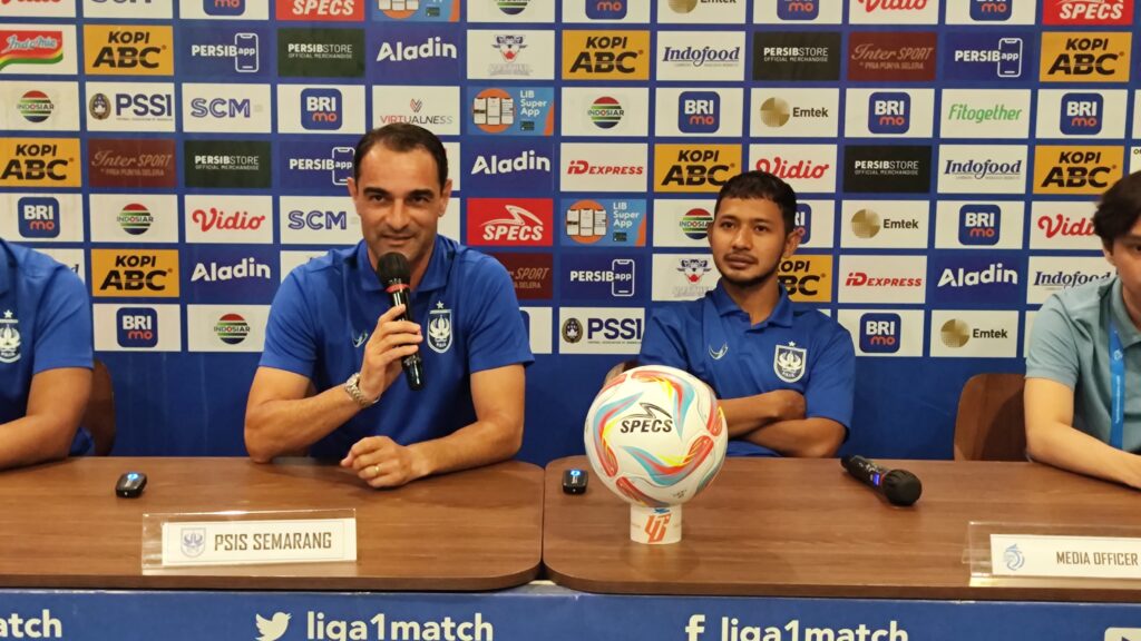 persib vs psis semarang, Perwakilan tim PSIS Semarang, Gilbert Aguis dan Gian Zola