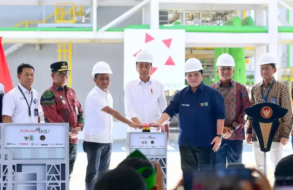 presiden jokowi resmikan pabrik amonium nitrat