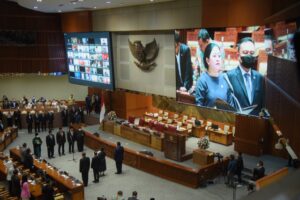 rapat dpr