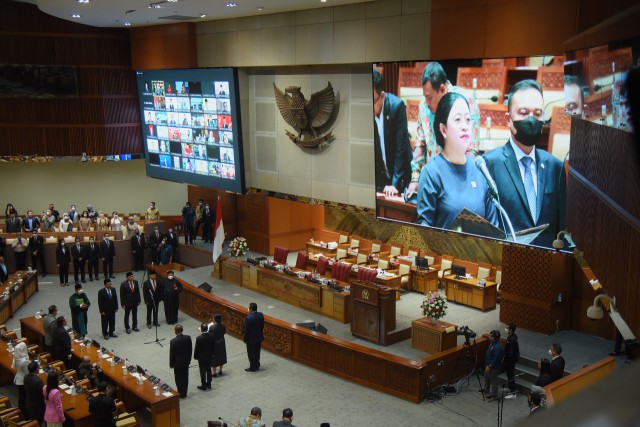 rapat dpr